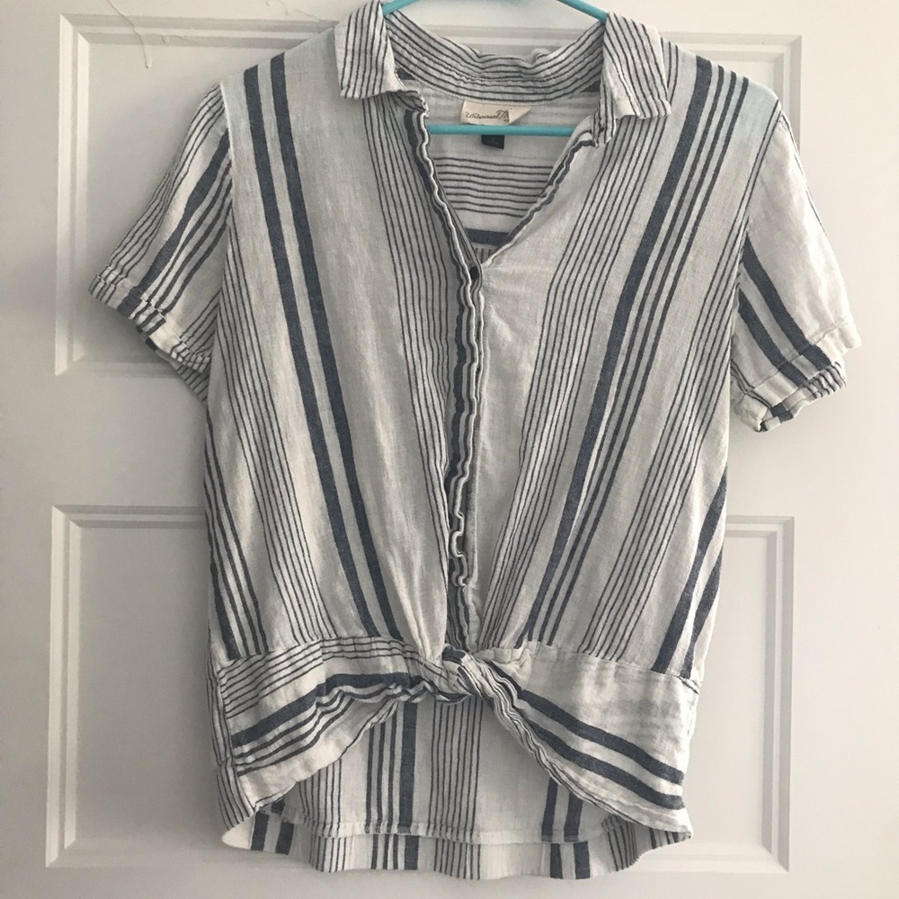Knotted Universal Threads T shirt
